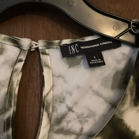 Inc International business top in dark green and off white. scoop neck - Picture 10 of 10